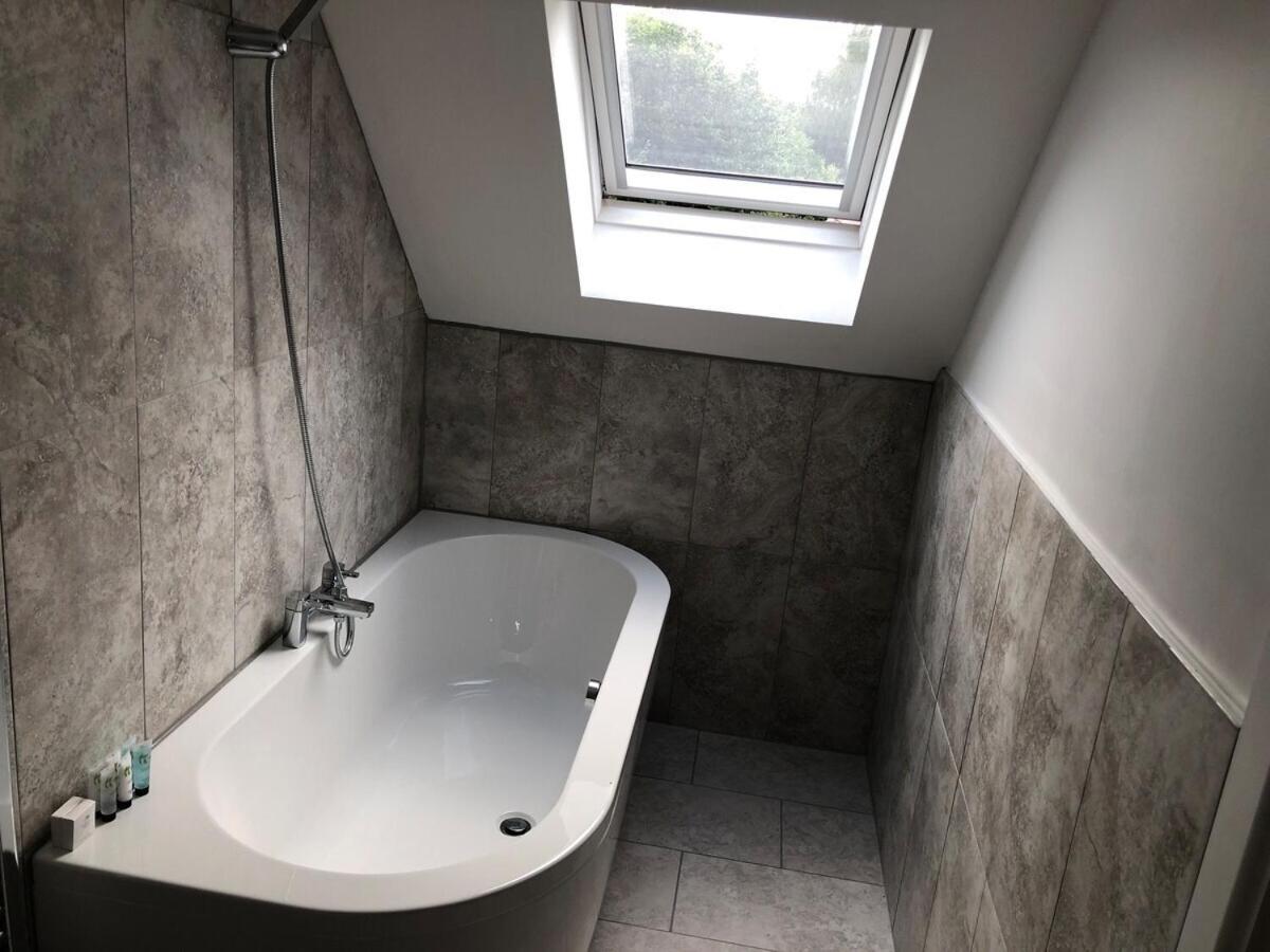 Hamilton Arms Suites 미드허스트 객실 사진